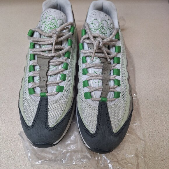 NIKE AIR MAX SNECKERS. - Picture 1 of 4